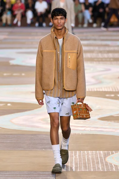 Look 60
